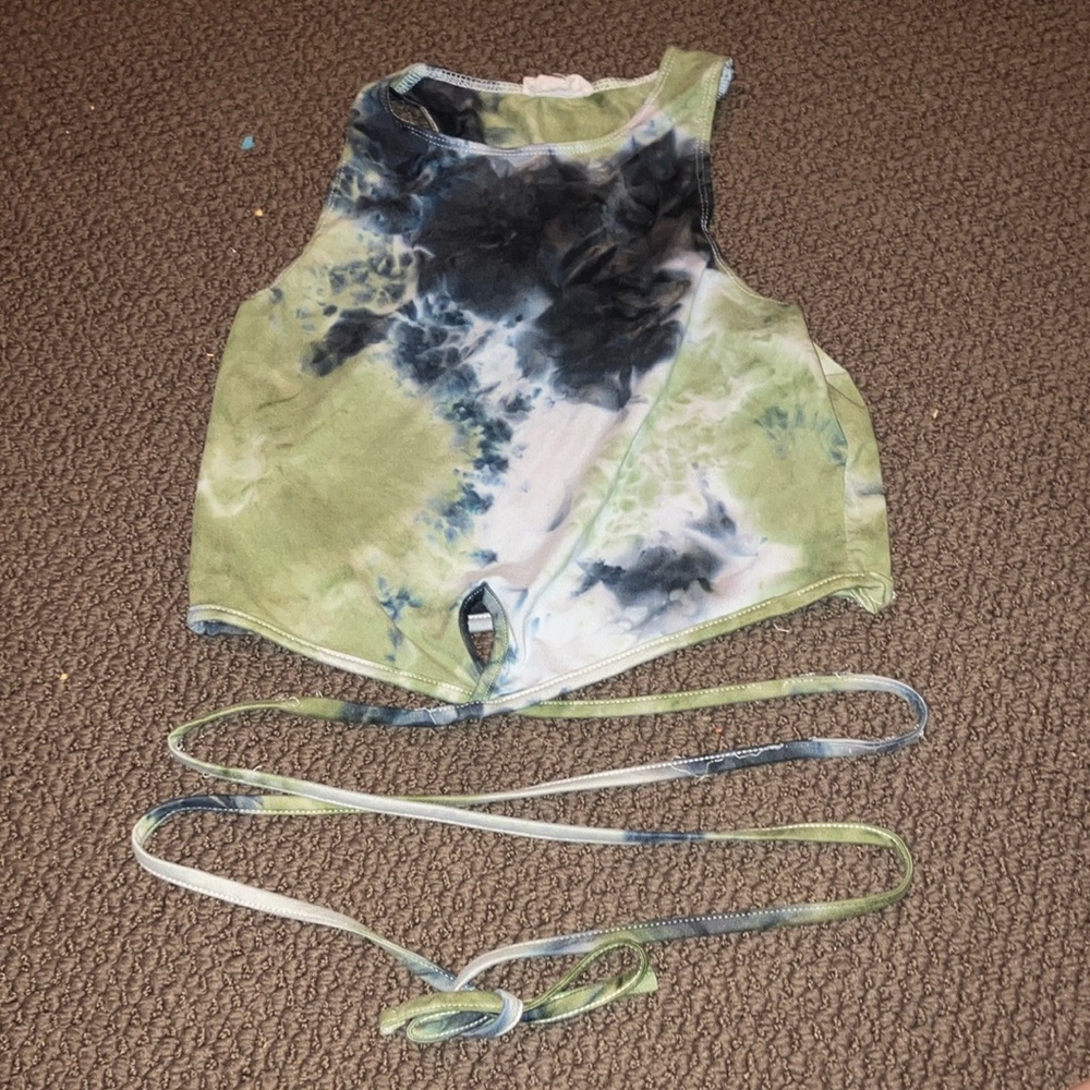 Crop top that wraps around your waist